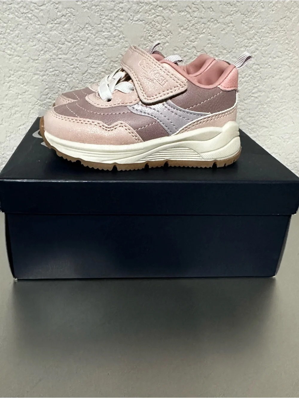 OshKosh B’gosh Toddler Girls Donati Sneakers Sz 6M